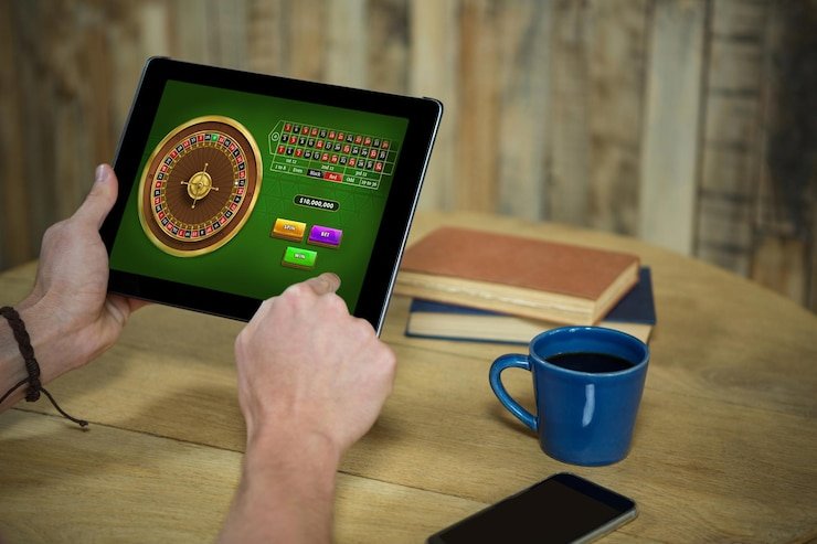 Meja permainan Sakong di sosmed toto dengan kartu dan chip permainan